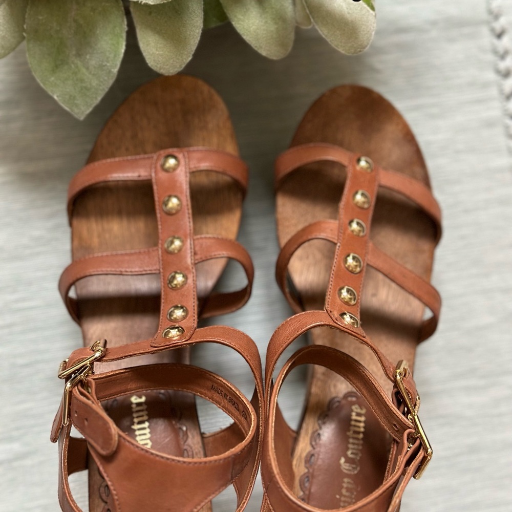 Juicy Couture Brown Leather Wedges with Gold Hardware - Picture 3 of 4